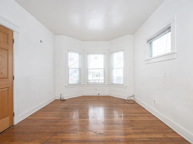 6911 Franklin Ave — Photo 4