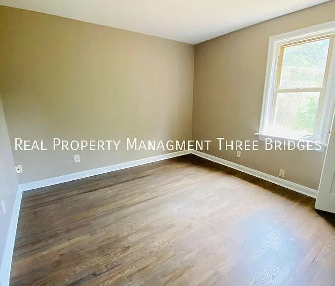 60 Mayme Dr — Photo 4