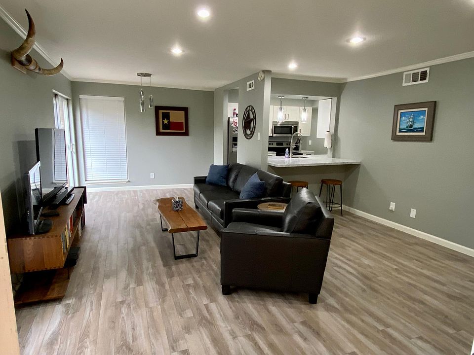 1st image of 4944 Amesbury Dr
