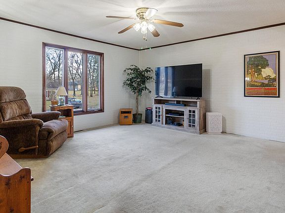 5th image of 4092 Ethel St E