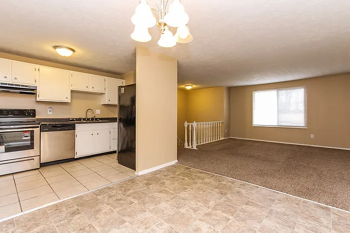 4 bed, 2.5 bath, 1482 sqft, $1,545 — Photo 3
