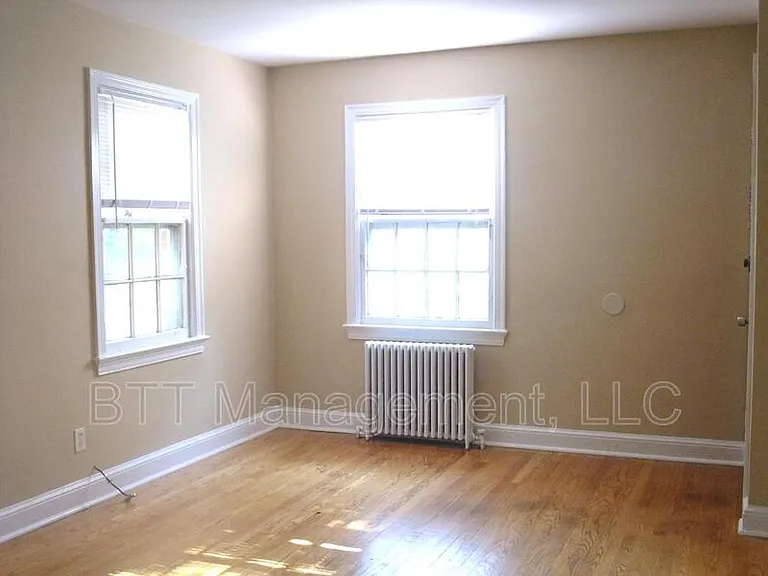 8401 Greenwood Ave #3 — Photo 3