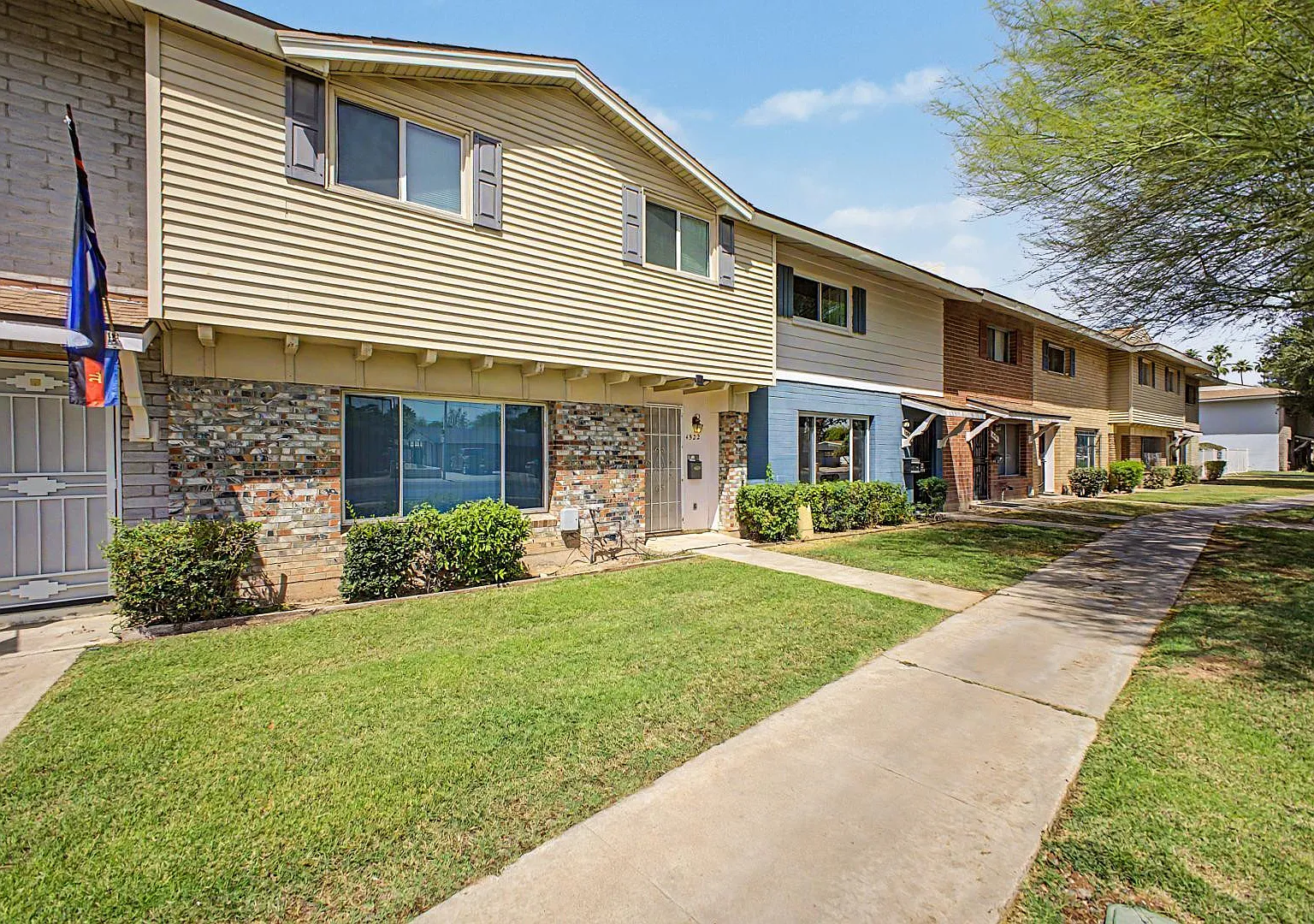 3 bed, 2.5 bath, 1584 sqft, $1,800 — Photo 2