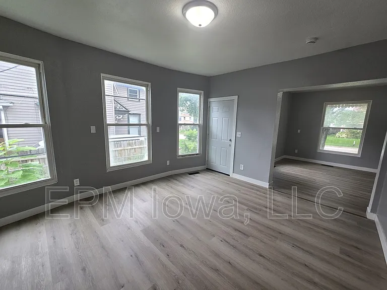 1527 4th Ave SE — Photo 8