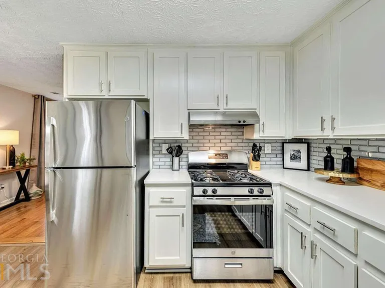 210 Booth Rd SW #B — Photo 10