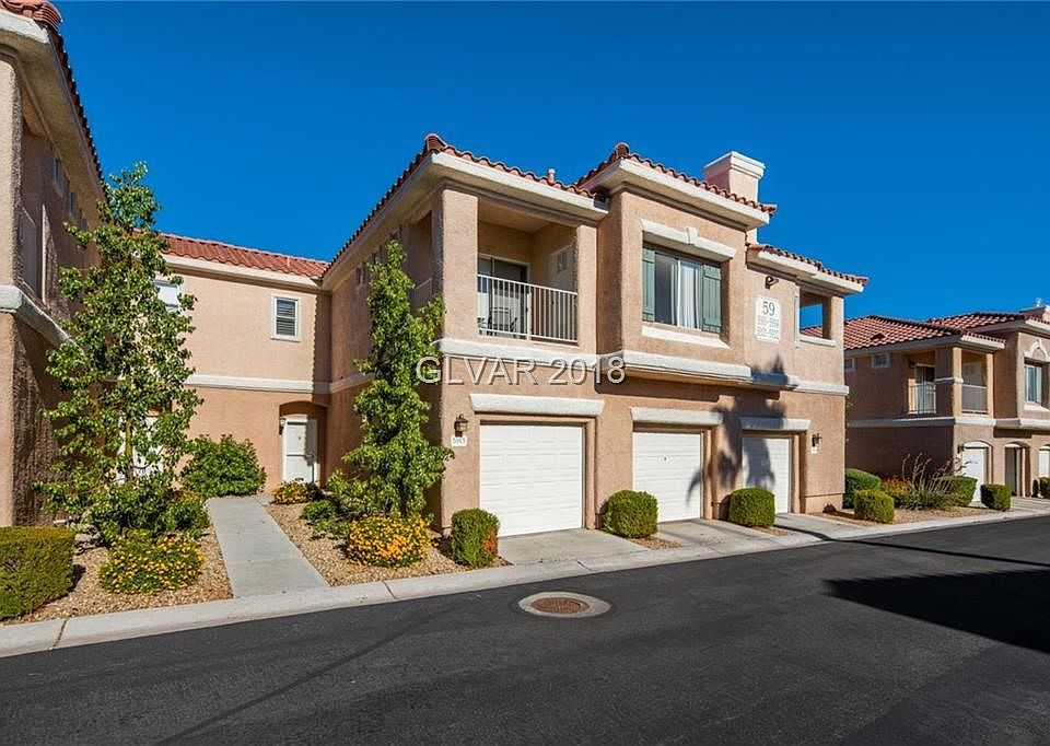 Gorgeous remodeled condo right across from the district.