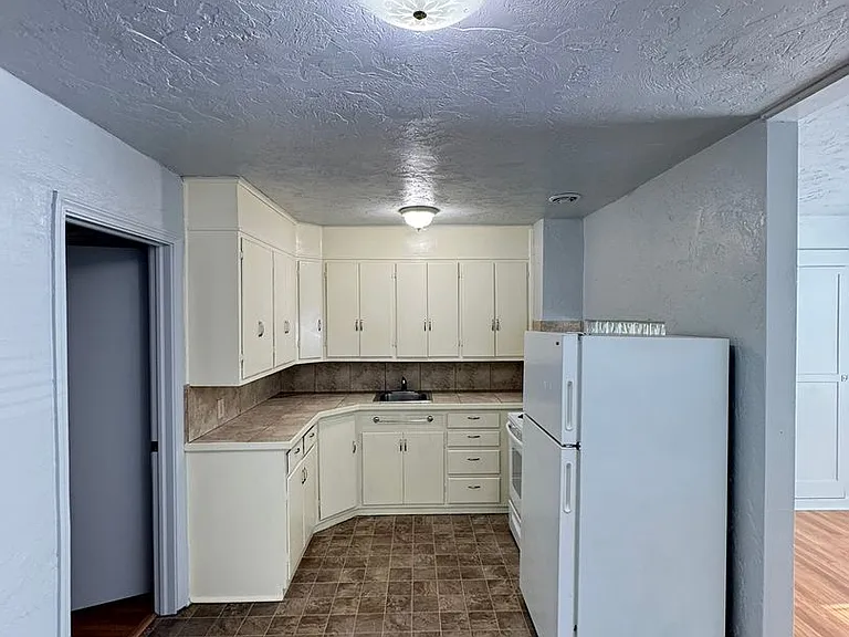 417 Lyon St SE — Photo 2