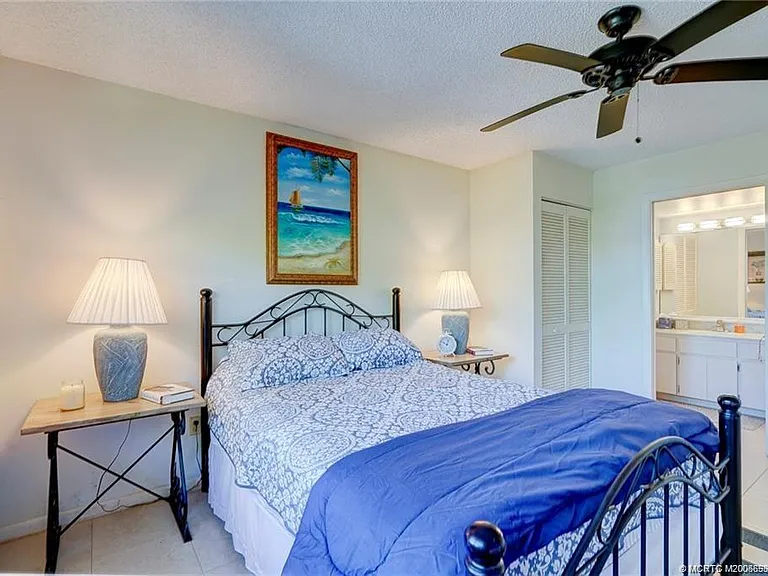 310 NE Golfview Cir #310 — Photo 6
