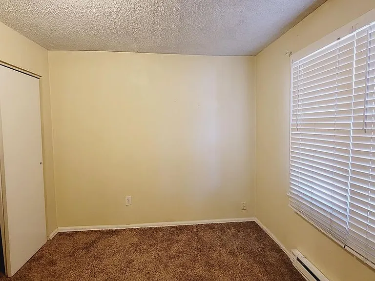 112 N Walnut St — Photo 15