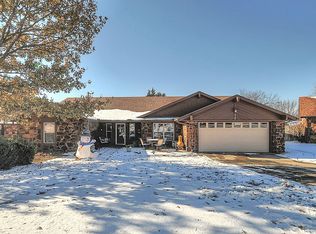 919 Kings Cir, Bartlesville, OK 74006