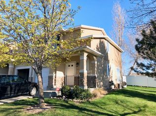 635 W Creek Bluff Cv, Sandy, UT 84070