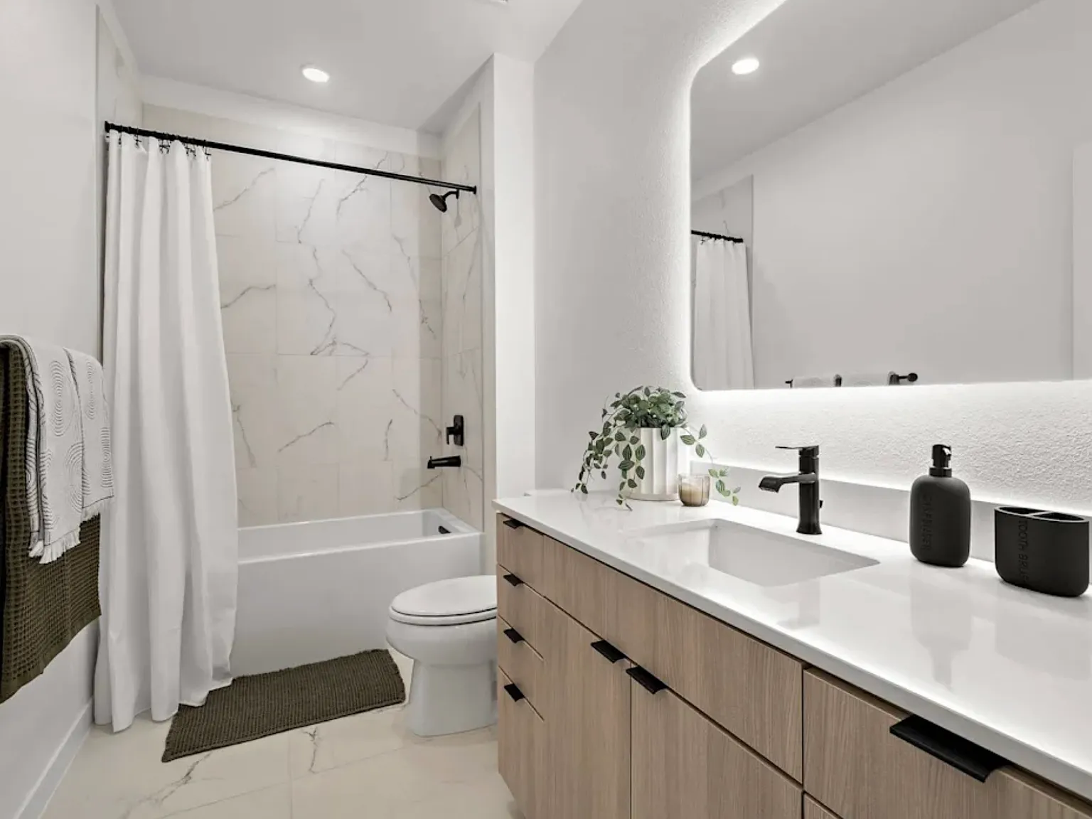 3 bed, 1581 sqft, $3,175 — Photo 4