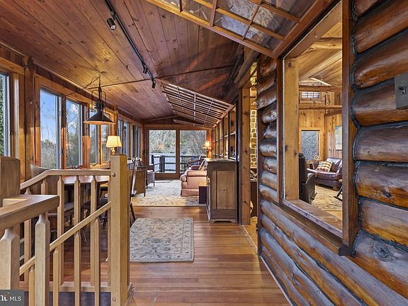 5th image of 2010 Date Rd