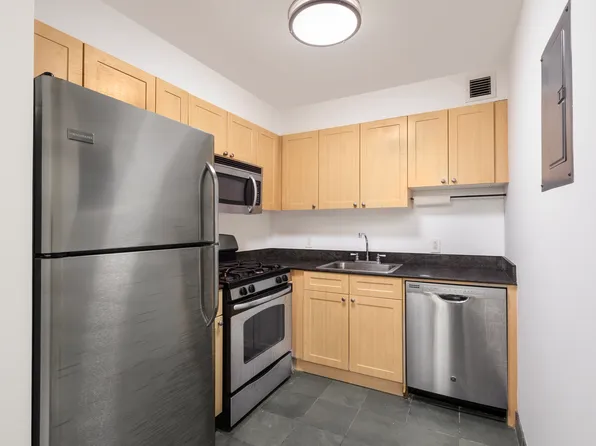 308 East 38th Street 7F image 3 of 11
