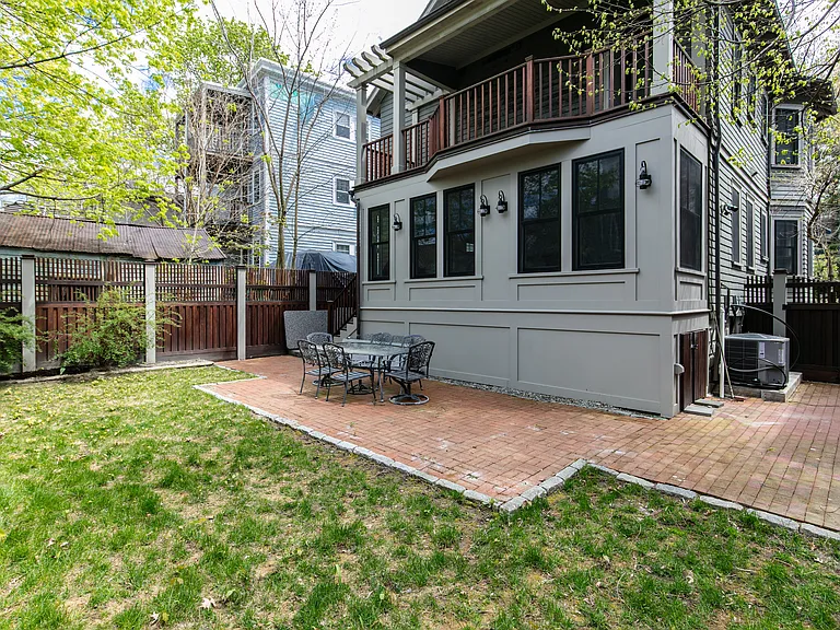 61 Huron Ave — Photo 15