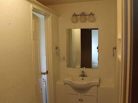 5th image of 810 Evans St