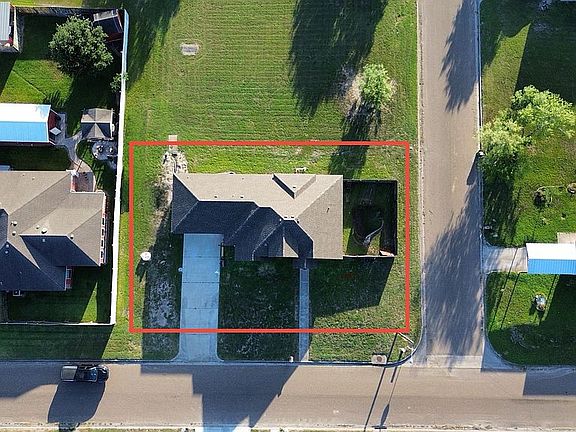 2nd image of 476 Texas Dr