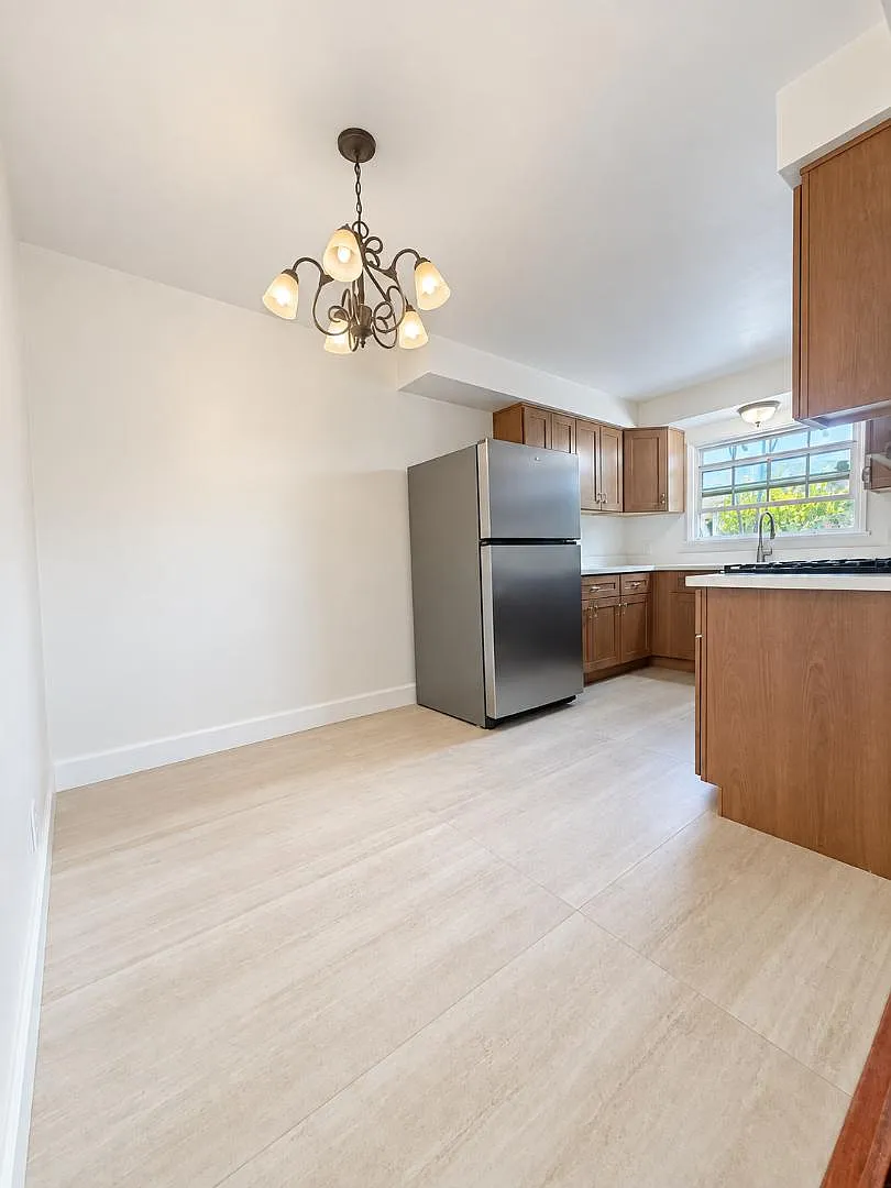 12811 Oxnard St - Unit 1 — Photo 3