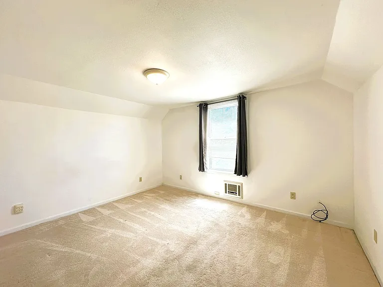 402 Ormsby Ln — Photo 15