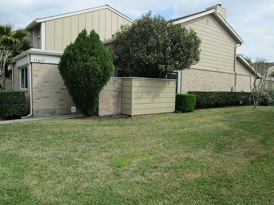 This property is an end unit next to a large green space. Perfect for a quick trip outside with the 