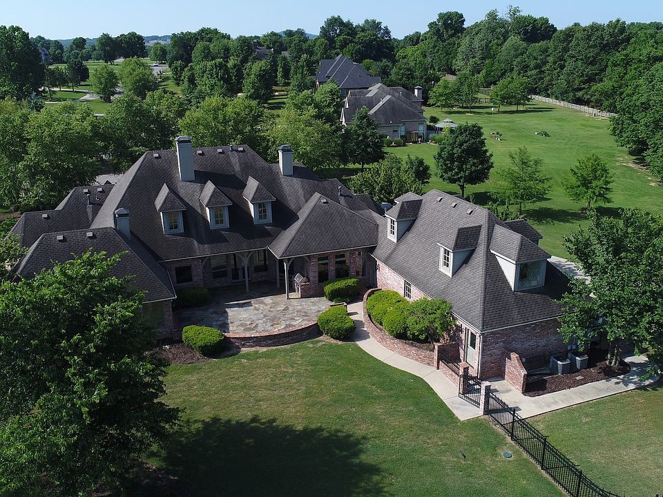 1st image of 595 Polo Dr