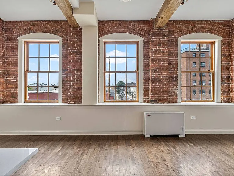 Floor-to-ceiling Windows