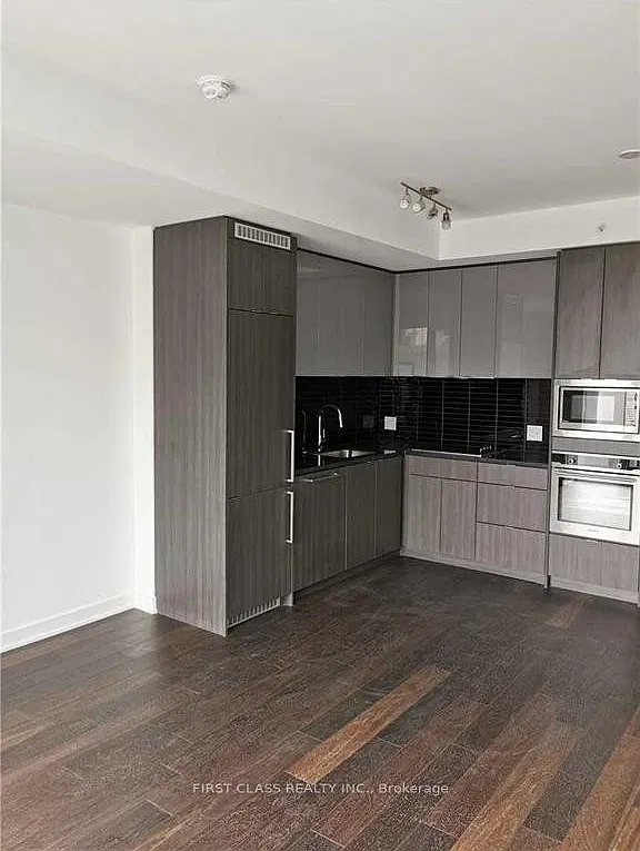 Studio, $2,000 — Photo 4