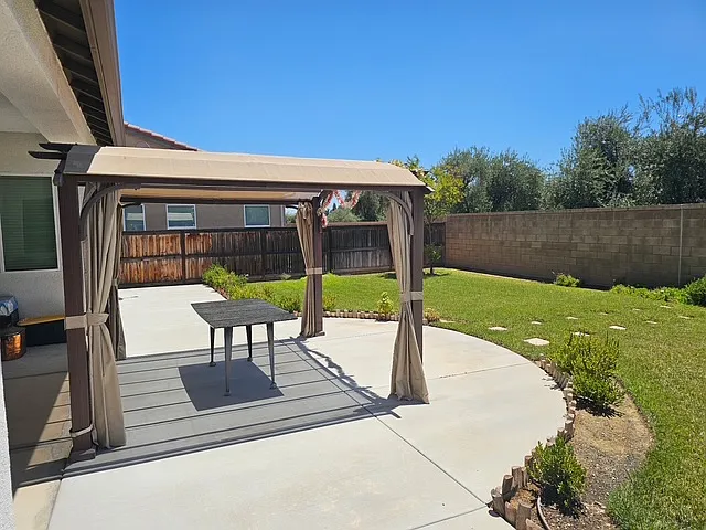 610 Pinnacle Dr W — Photo 2