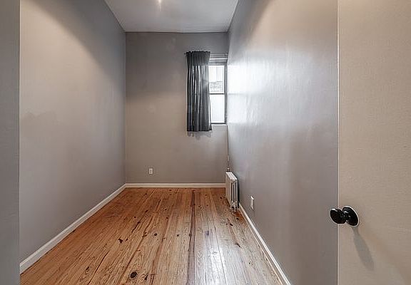 3rd image of 481 Montgomery St #2L