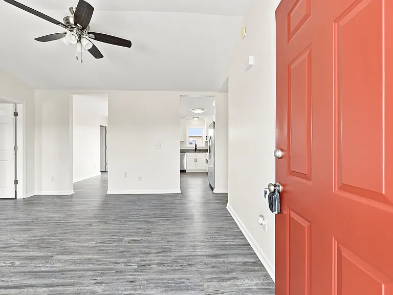 1306 Jessica St — Photo 2