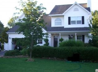 26 Long House Way, Commack, NY 11725