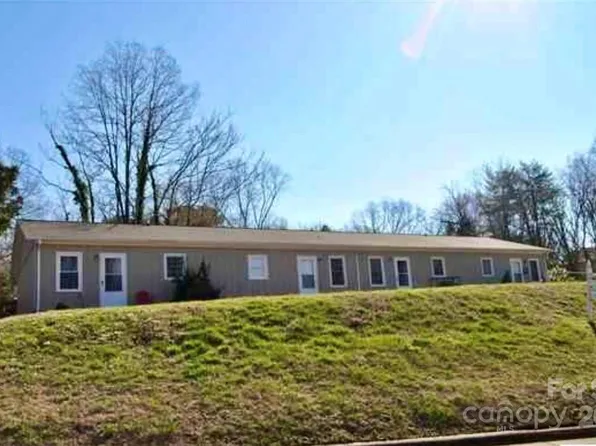 211 8th Avenue Dr SE, Hickory, NC 28602
