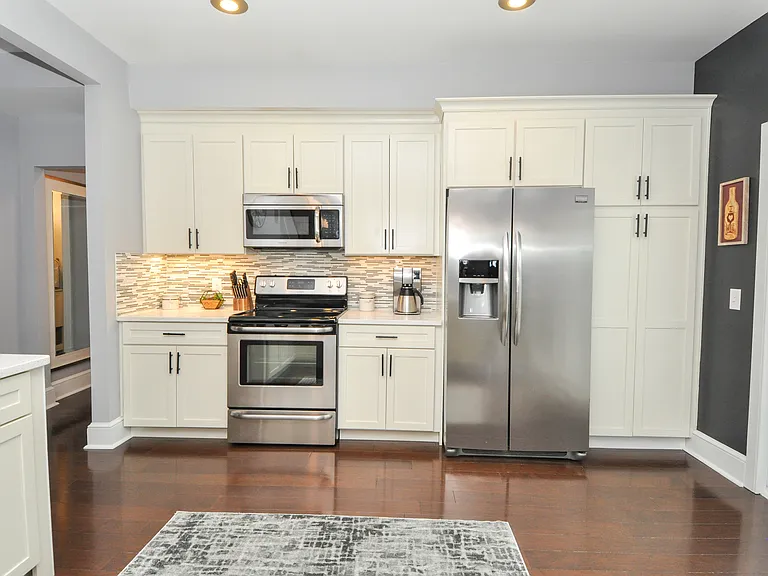 446 W 1st Ave — Photo 5