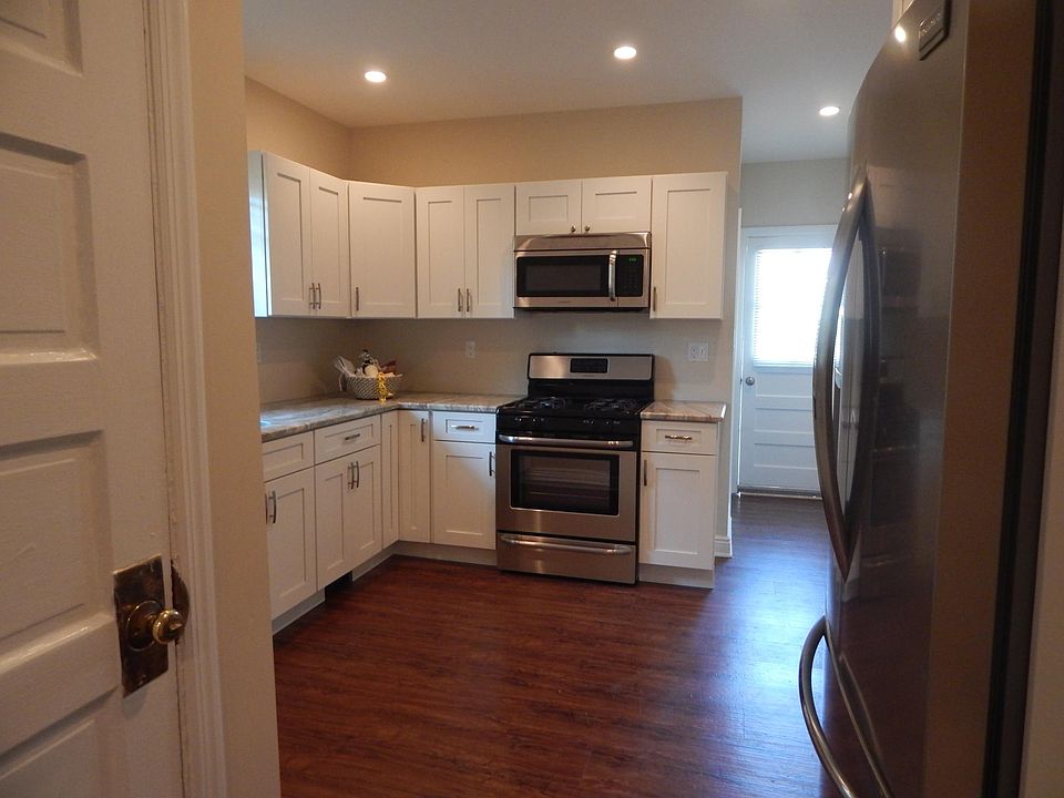 Kitchen with stainless steel, Frigidaire appliances
