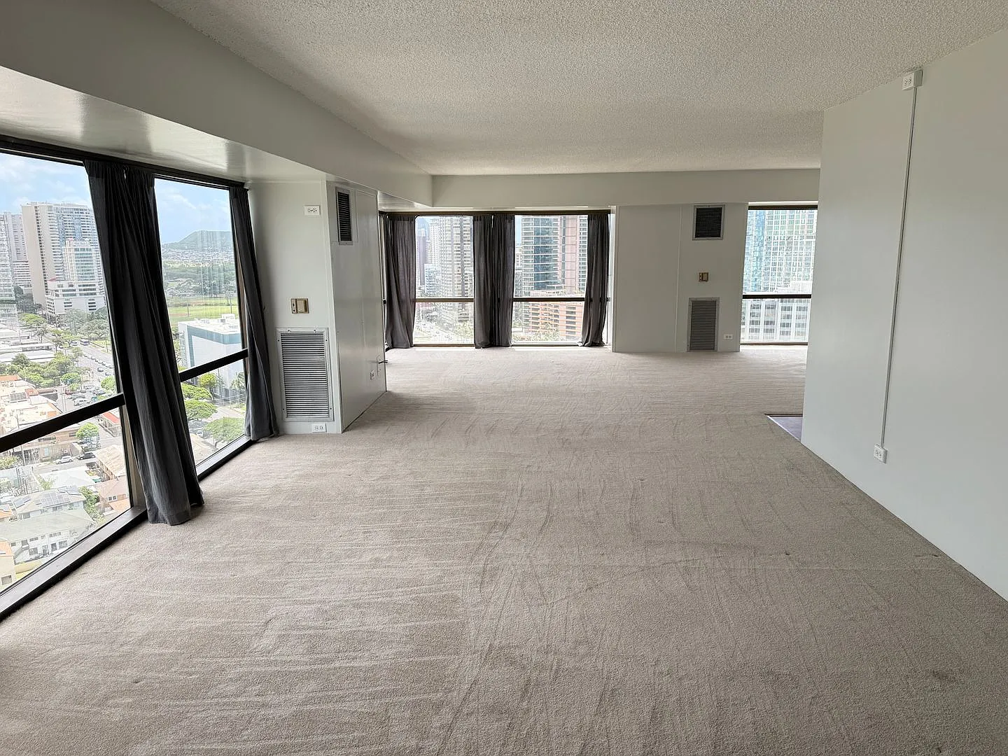 Spacious Corner Unit with Panoramic Honolulu Views - Mixed Use Commercial and Residential Allowed — Photo 4