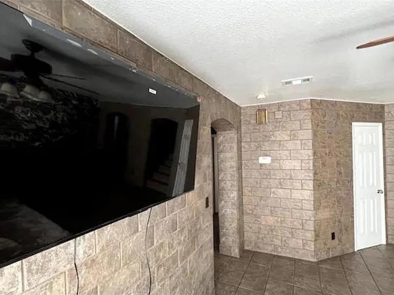 908 Carmel Shores Dr — Photo 6