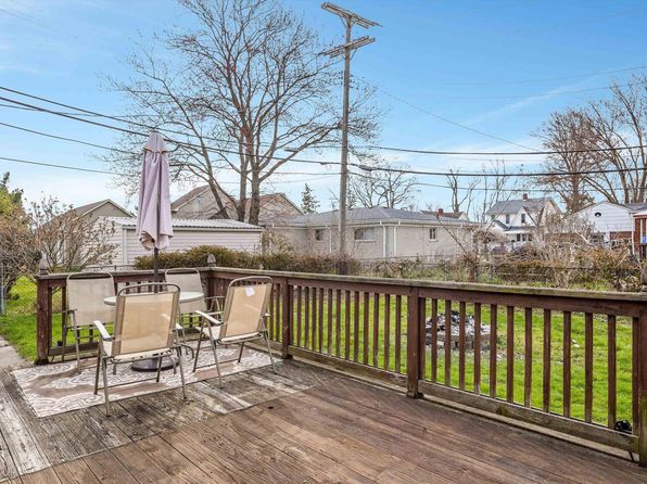 18030 Homer St, Roseville, MI 48066