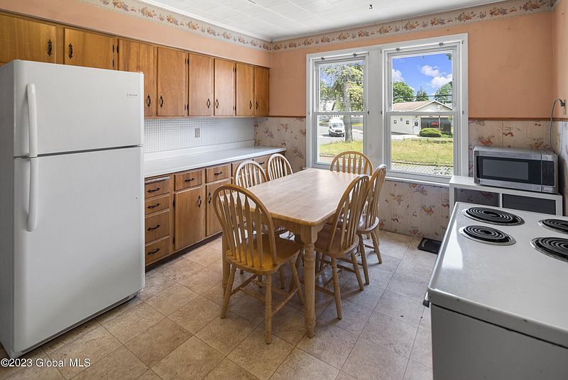 4th image of 950 Harrison Avenue