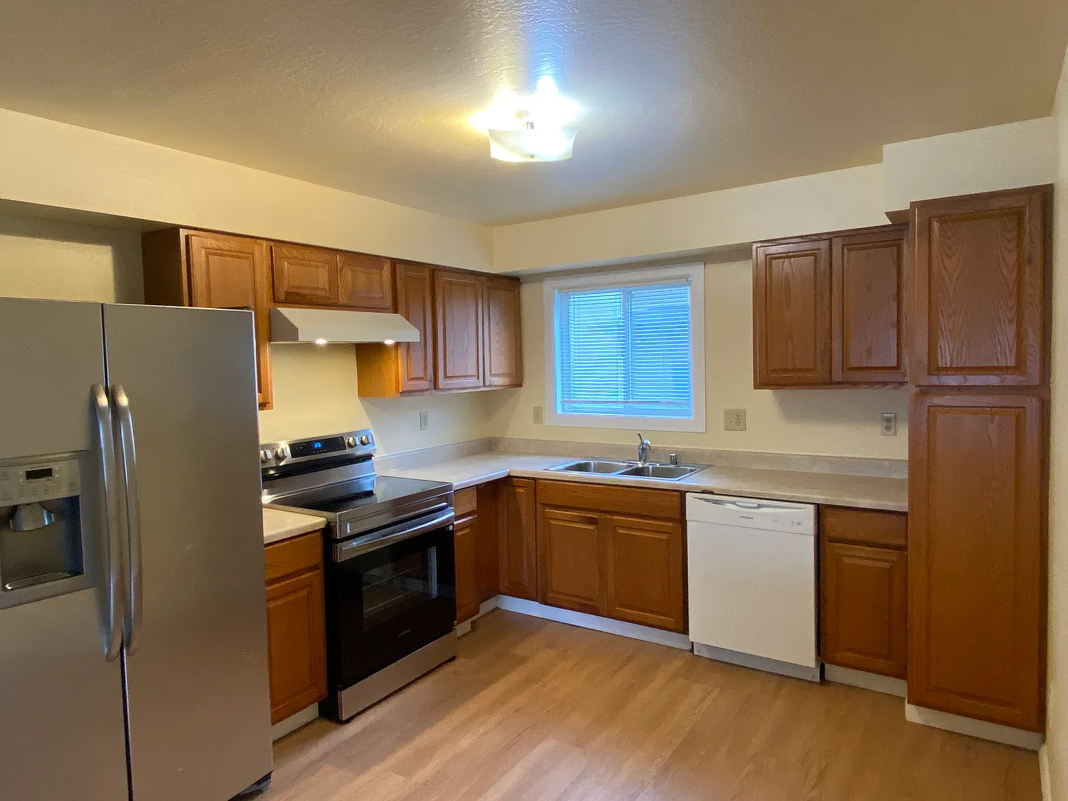 2 bed, 920 sqft, $1,550 — Photo 2
