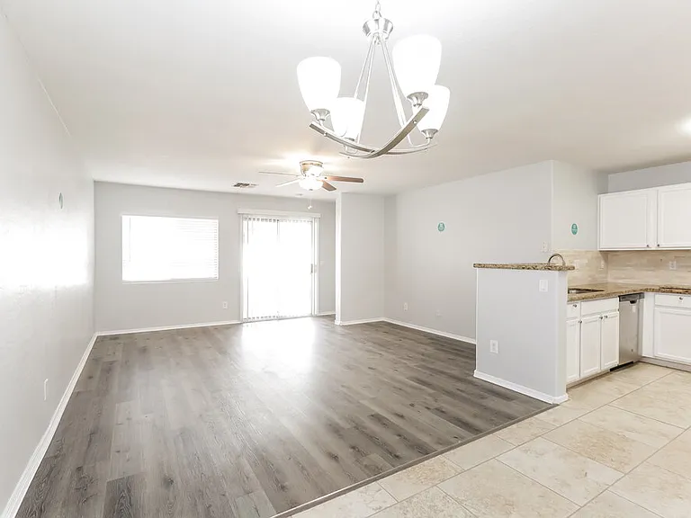 16224 W Pioneer St — Photo 6