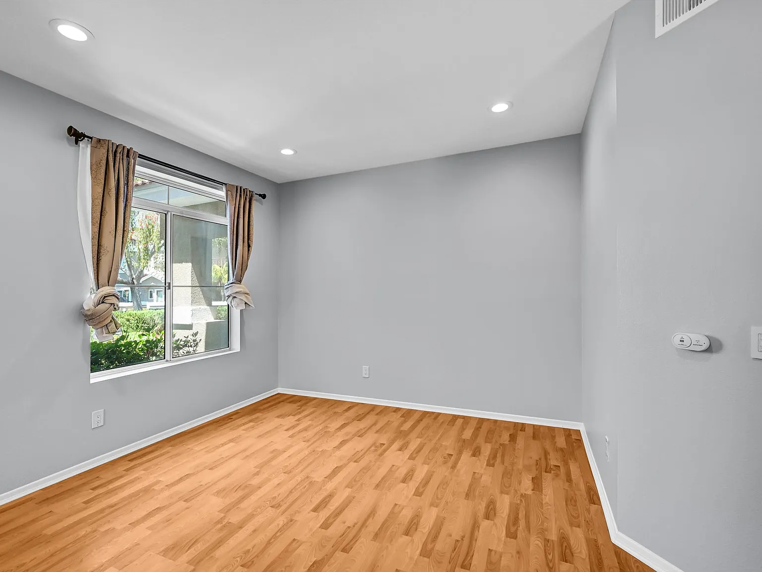 3 bed, 1679 sqft, $4,050 — Photo 2