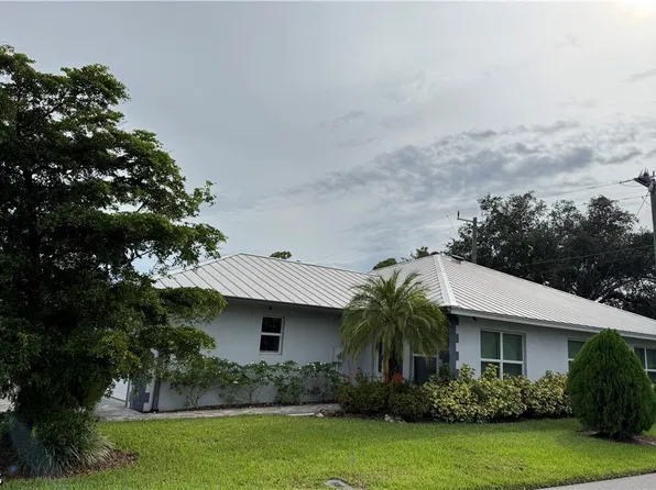 204 Village Cir, Labelle, FL 33935