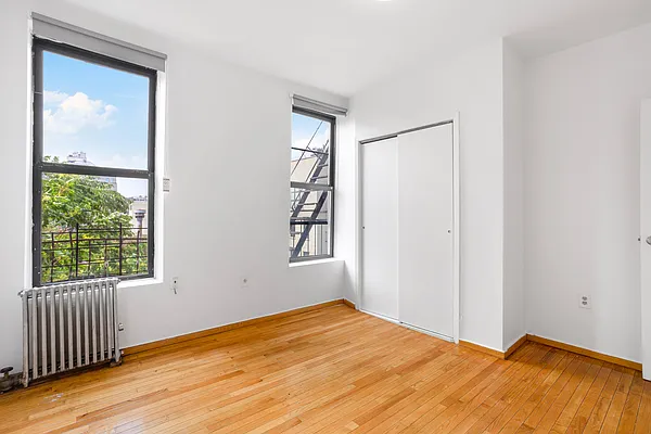 Rented by Safdie Realty Group | media 22