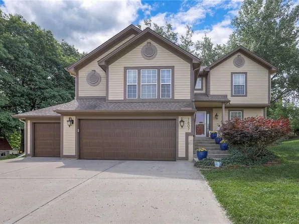 1607 NE 80th Pl, Kansas City, MO 64118