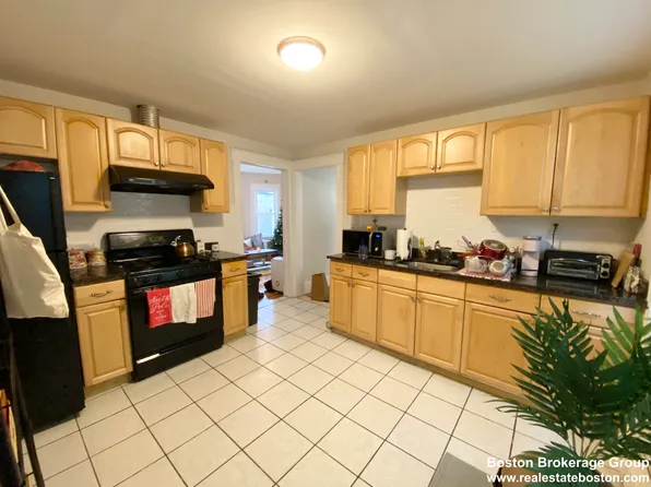3 Sudan St APT 1, Boston, MA 02125