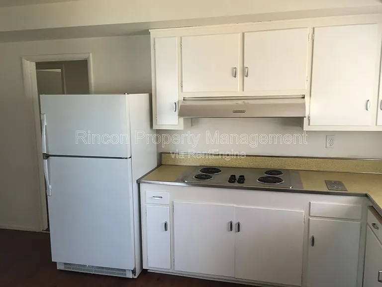 513 N North St — Photo 6