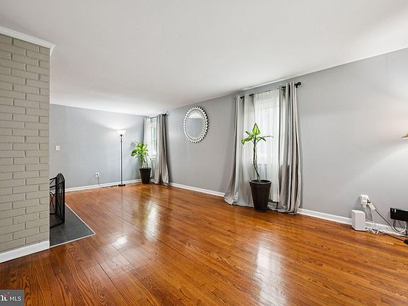 4th image of 111 Essenton Dr