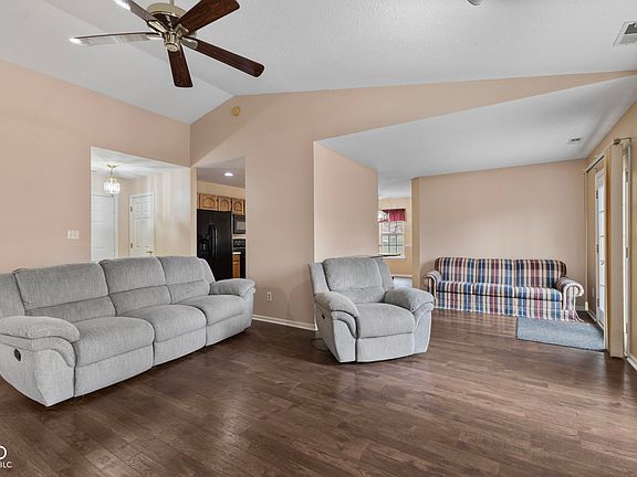 5th image of 910 N Buck Creek Rd