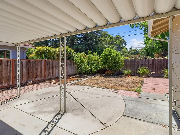 1571 Finch Way — Photo 33