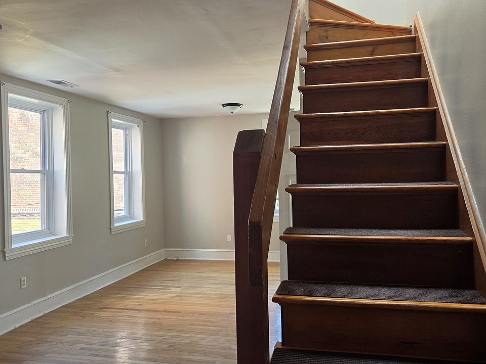 1st image of 935 Spruce St APT 2